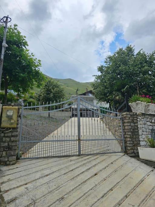 Homebythelake-shiroke Široka